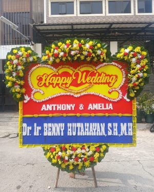Karangan Bunga Happy Wedding  UK 2M x 150CM Bunga Atas 3 Titik
